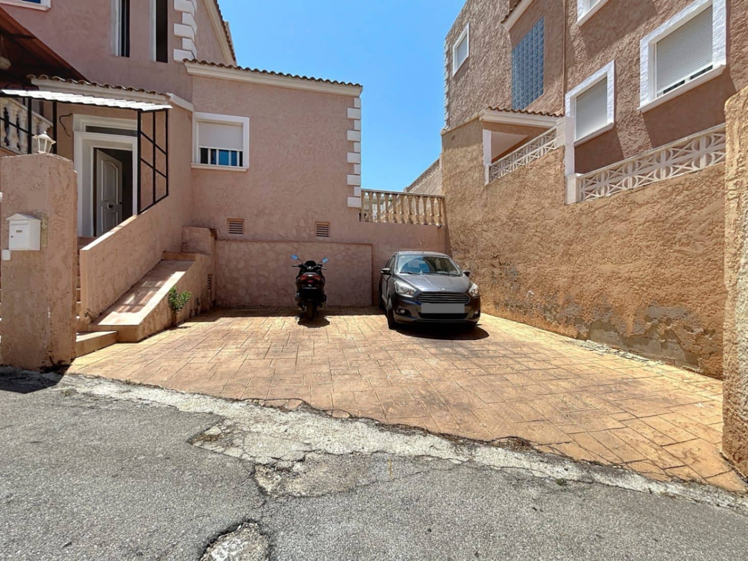 4 quarto Moradia Geminada para venda em La Nucia com garagem - 360 000 € (Ref: 9087519)