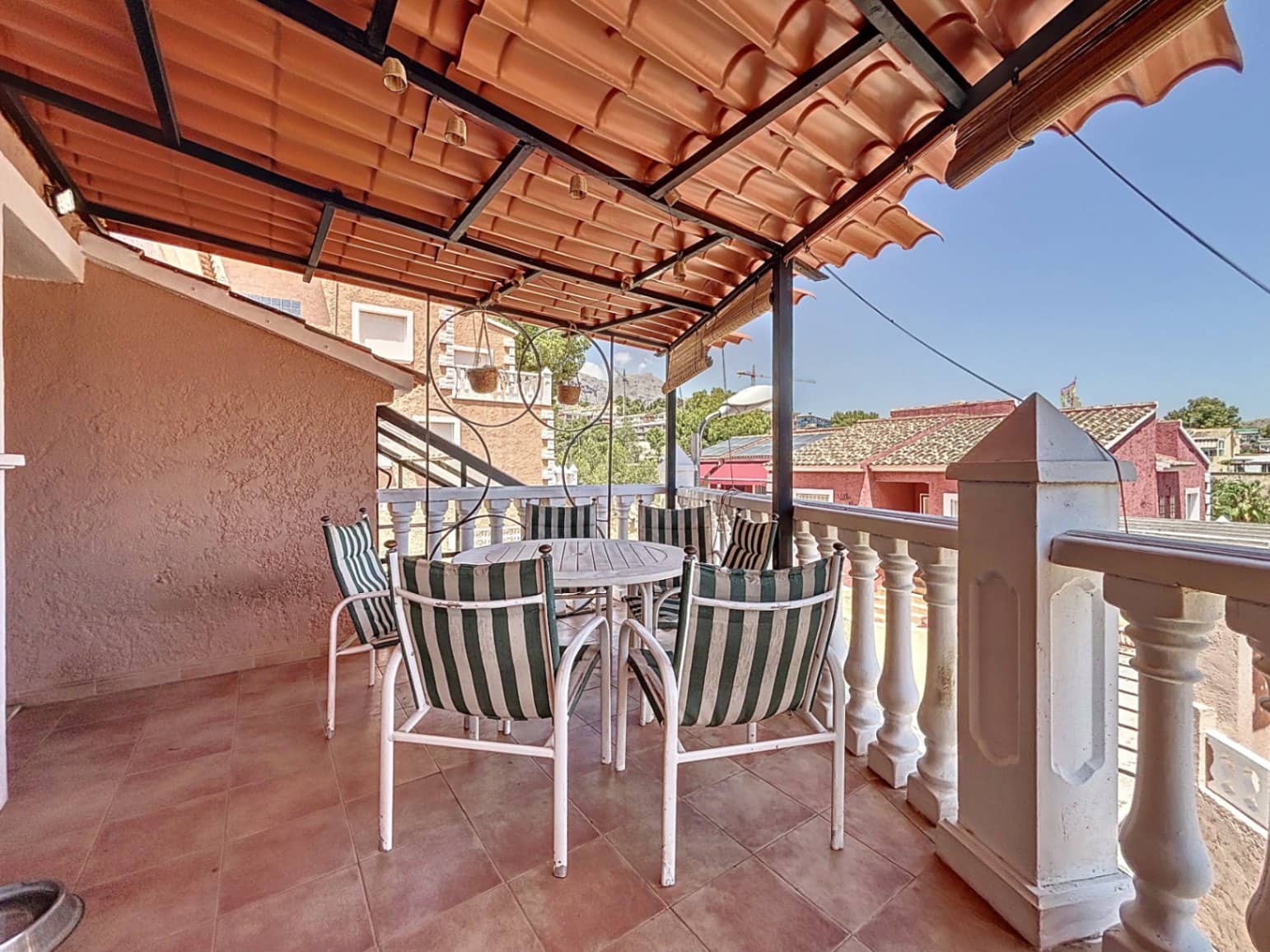 4 quarto Moradia Geminada para venda em La Nucia com garagem - 360 000 € (Ref: 9087519)