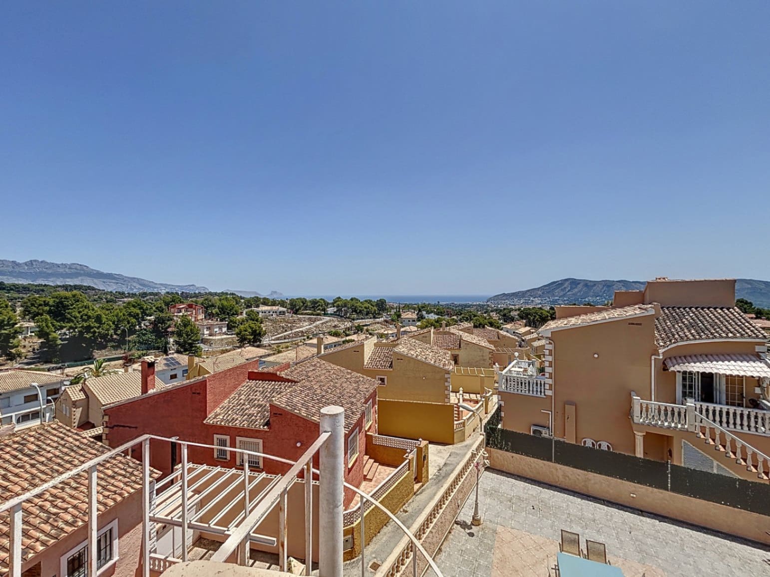 4 quarto Moradia Geminada para venda em La Nucia com garagem - 360 000 € (Ref: 9087519)