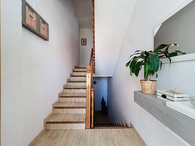 4 chambre Villa/Maison Semi-Mitoyenne à vendre à La Nucia Pueblo  , La Nucia avec garage - 360 000 € (Ref: 9087519)