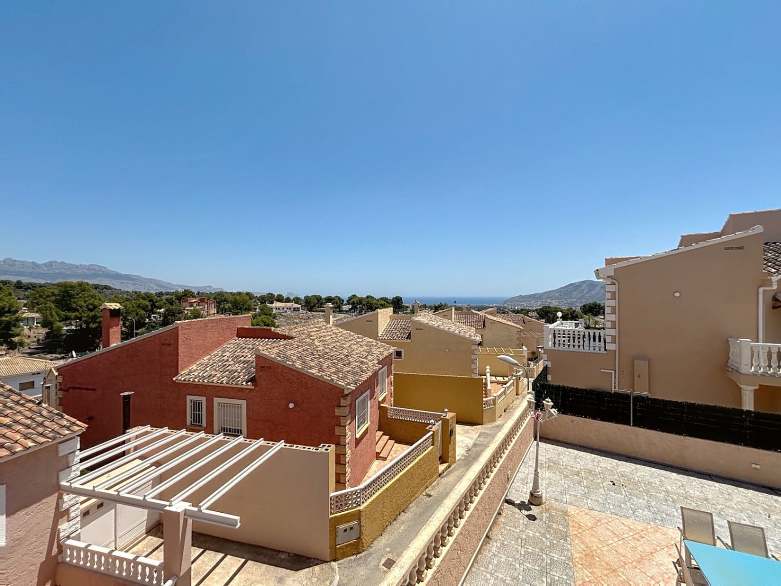 4 quarto Moradia Geminada para venda em La Nucia com garagem - 360 000 € (Ref: 9087519)