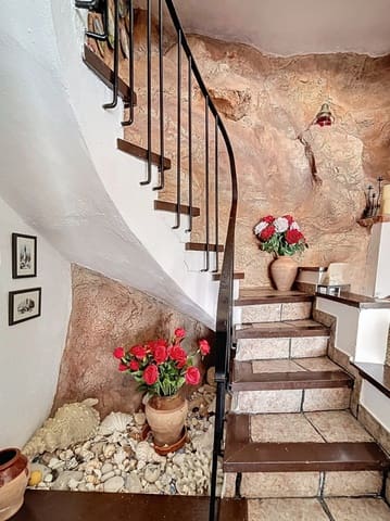 2 bedroom Bungalow for sale in Playa Poniente, Benidorm - € 530,000 (Ref: 9123880)