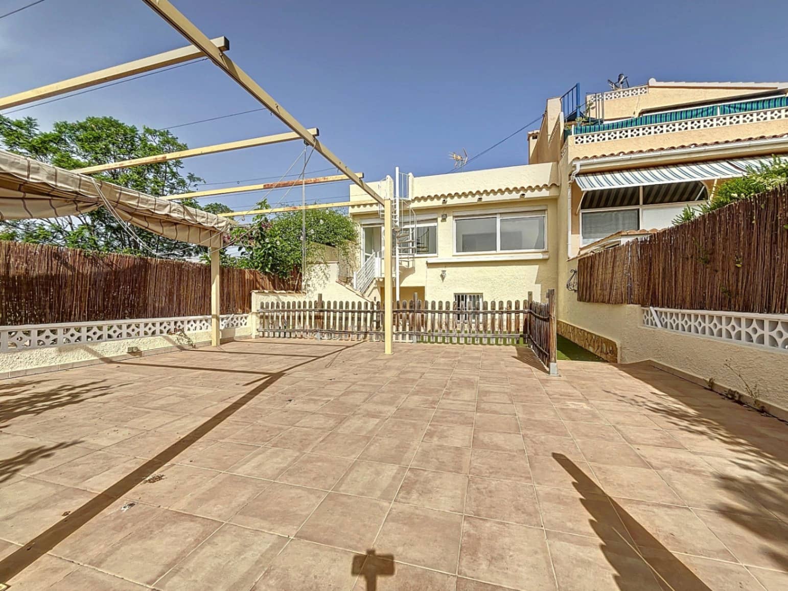 3 chambre Bungalow à vendre à La Nucia avec piscine garage - 340 000 € (Ref: 9133100)