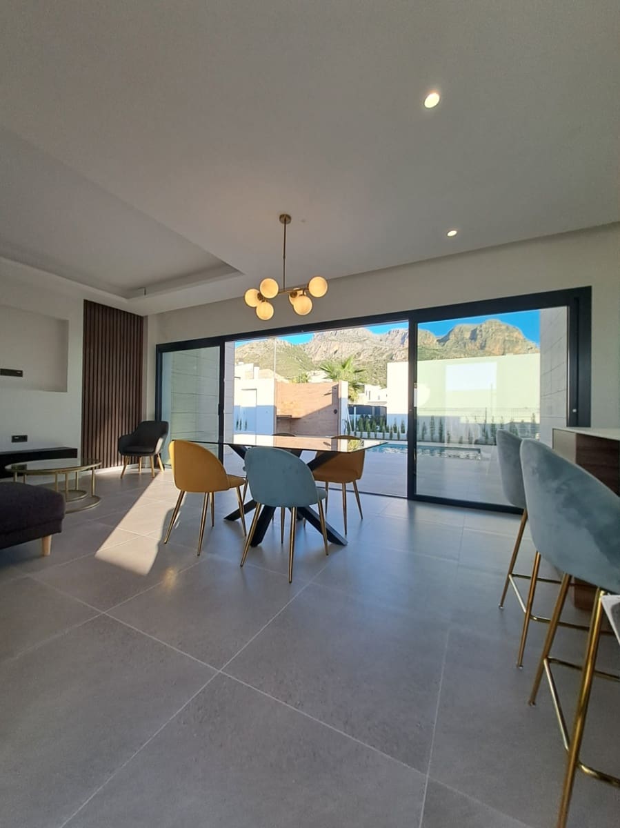 3 soveværelse Villa til salg i Polop med swimmingpool garage - € 525.000 (Ref: 9148082)