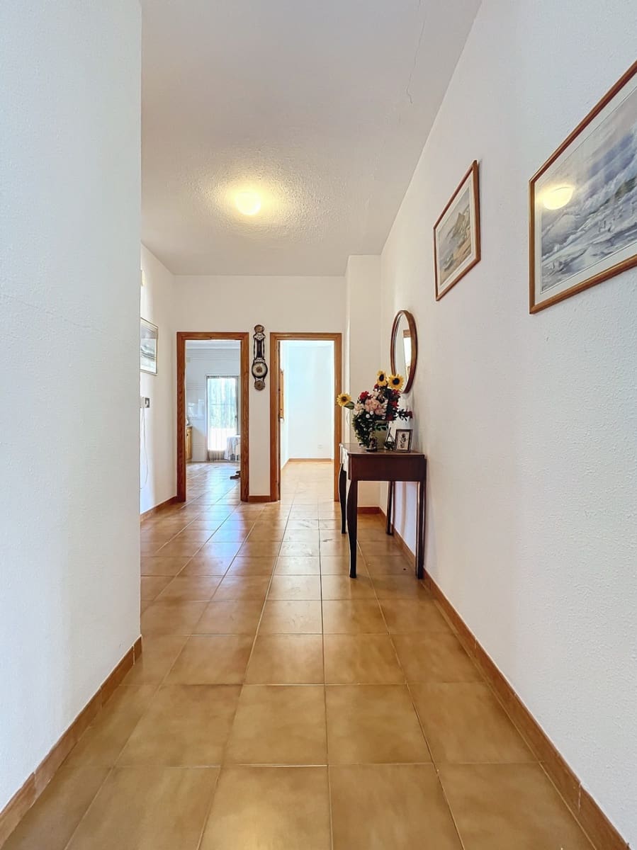 5 slaapkamer Villa te koop in Alfaz del Pi / L'Alfas del Pi met garage - € 475.000 (Ref: 9163094)