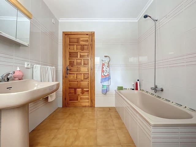 5 chambre Villa/Maison à vendre à Pueblo - Urbanizaciones, Alfaz del Pi / L'Alfàs del Pi avec garage - 475 000 € (Ref: 9163094)