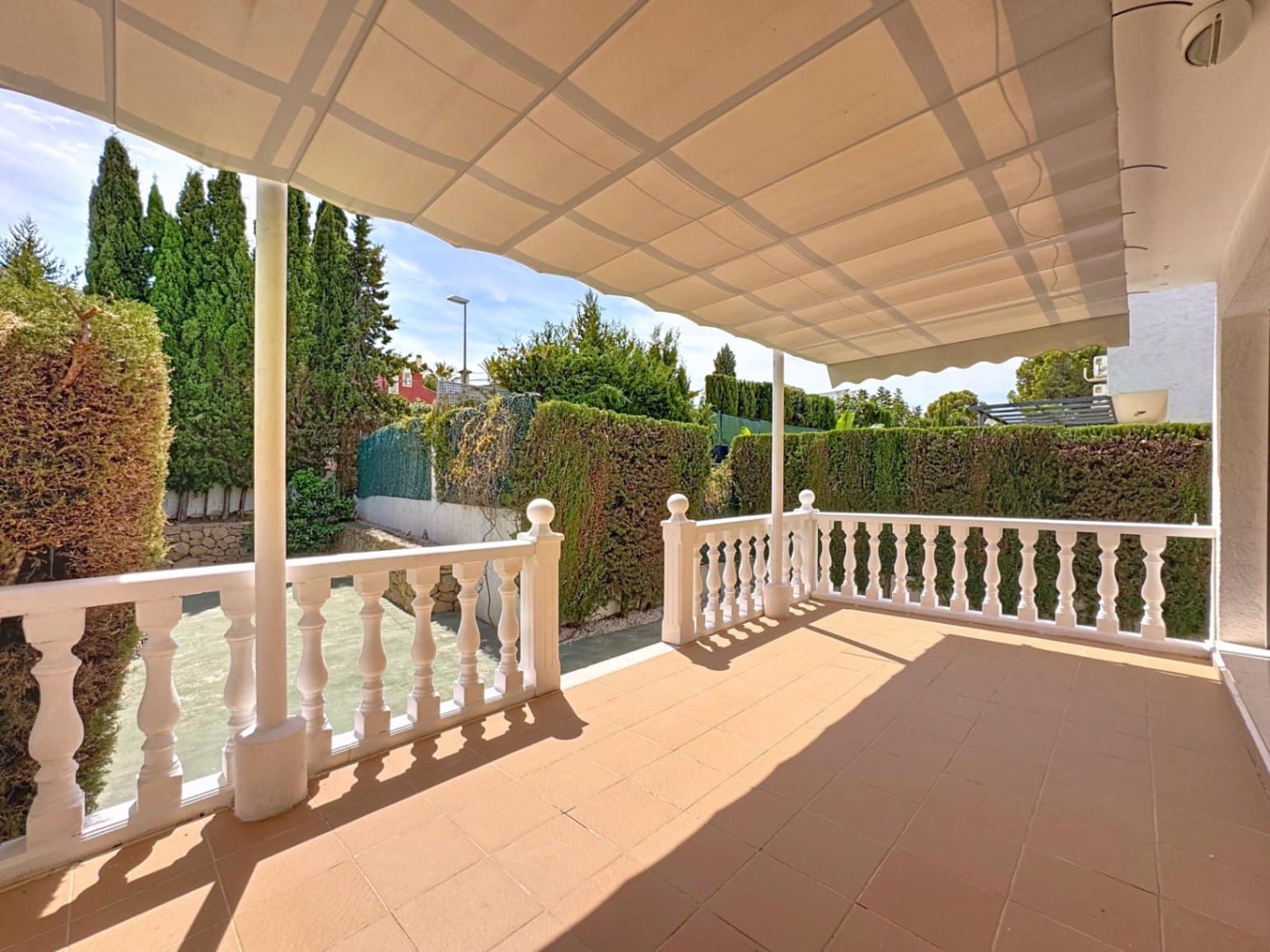 3 soveværelse Bungalow til leje i Albir med swimmingpool garage - € 1.600 (Ref: 9200889)