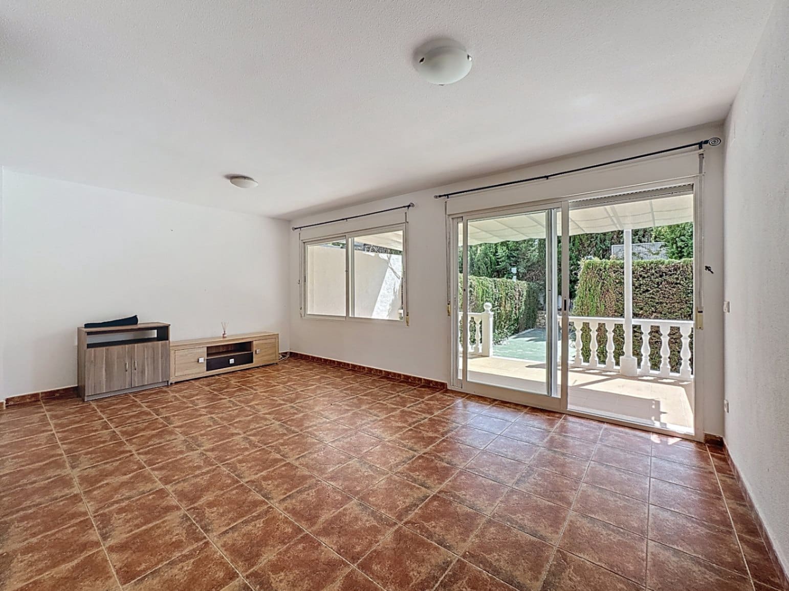 3 soveværelse Bungalow til leje i Albir med swimmingpool garage - € 1.600 (Ref: 9200889)