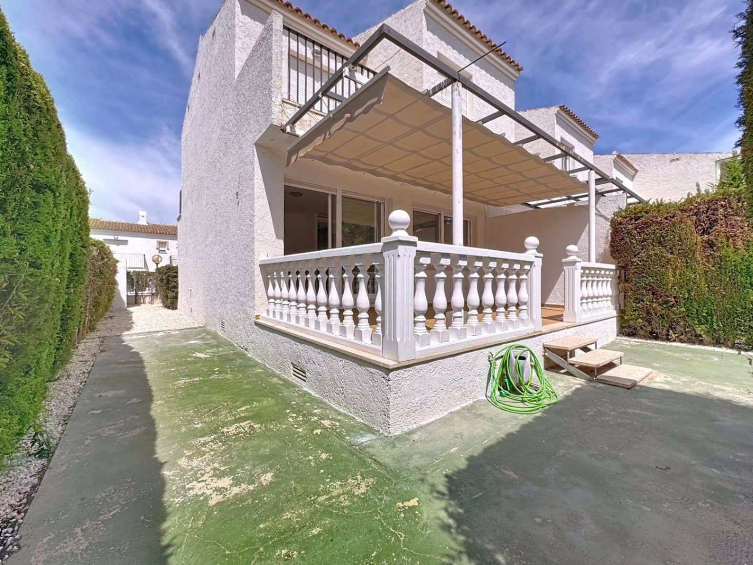 3 soveværelse Bungalow til leje i Albir med swimmingpool garage - € 1.600 (Ref: 9200889)