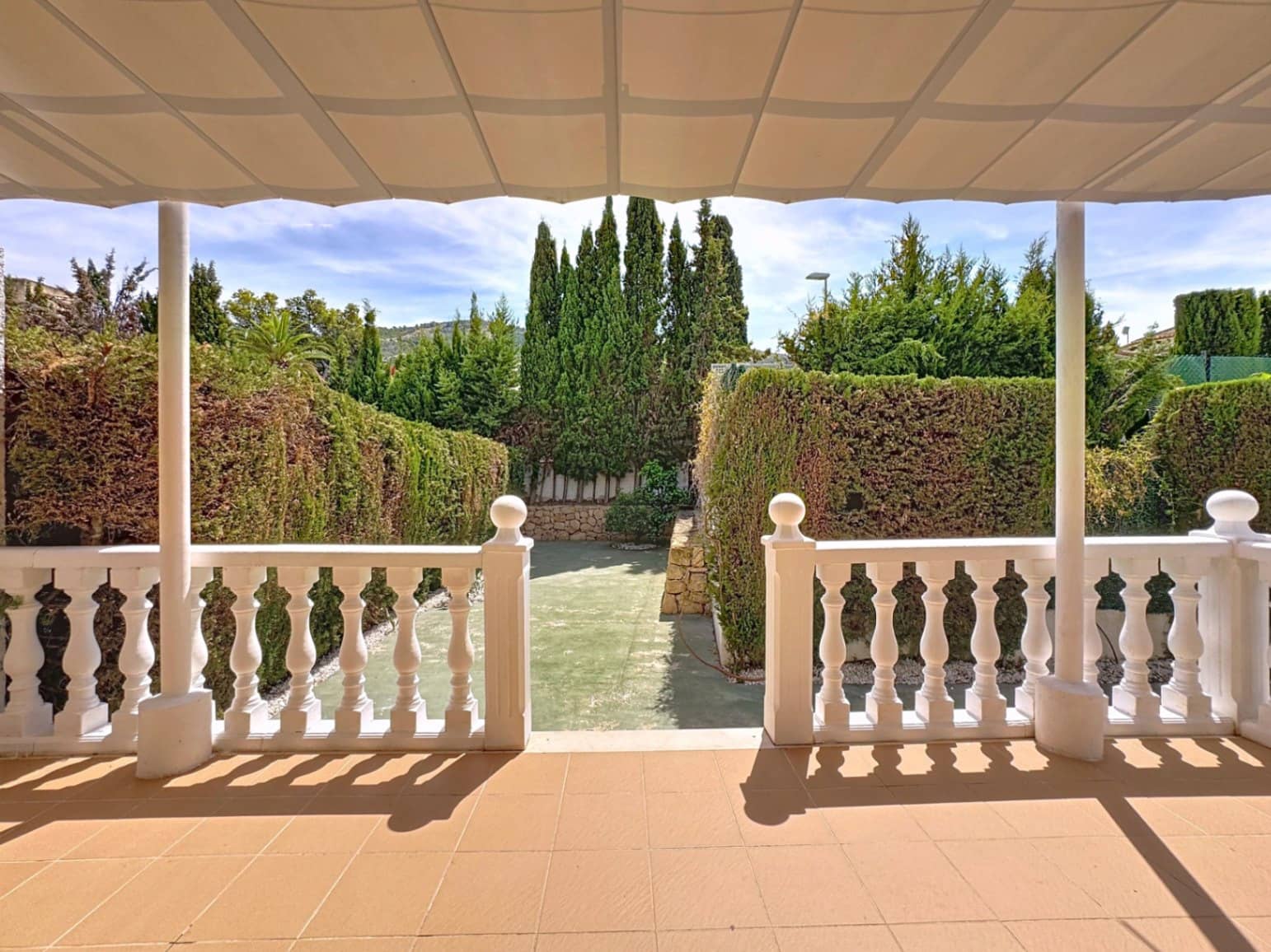 3 soveværelse Bungalow til leje i Albir med swimmingpool garage - € 1.600 (Ref: 9200889)