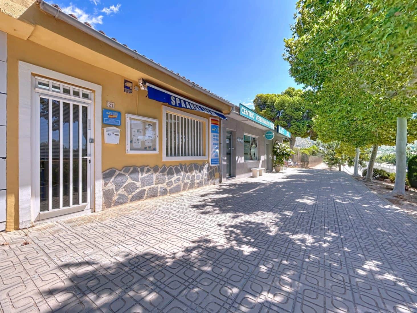 Commercial for sale in Alfaz del Pi / L'Alfas del Pi - € 199,500 (Ref: 9201691)