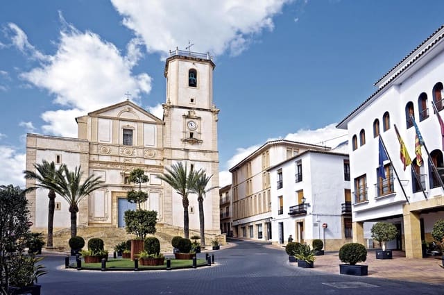 Byggegrund til salg i La Nucia Pueblo  , La Nucia - € 184.000 (Ref: 9218930)