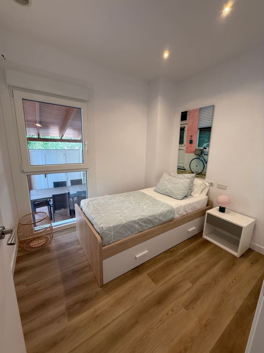 3 bedroom Apartment for rent in Alicante / Alacant city with pool garage - € 1,800 (Ref: 9231542)