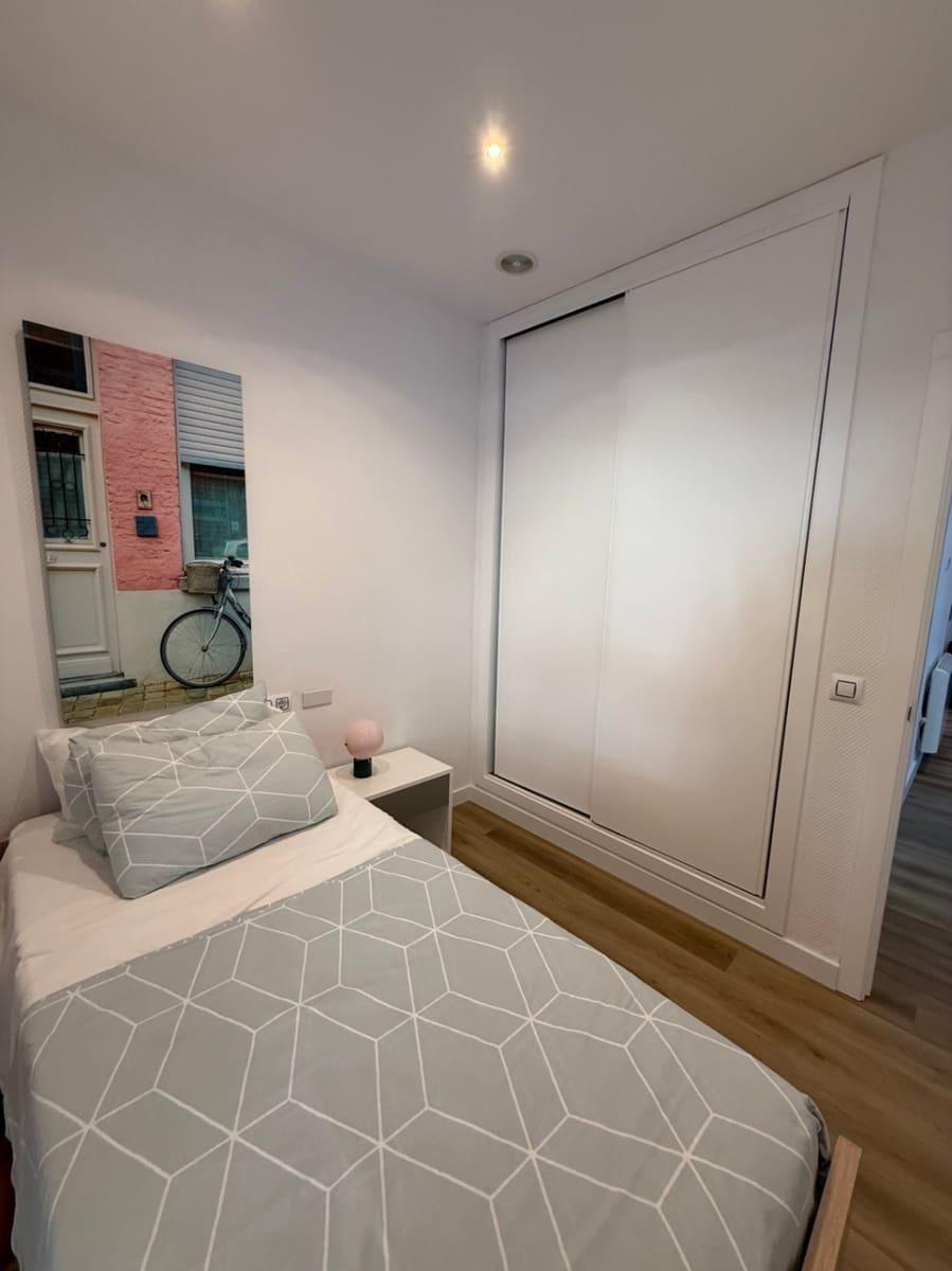 3 bedroom Apartment for rent in Alicante / Alacant city with pool garage - € 1,800 (Ref: 9231542)