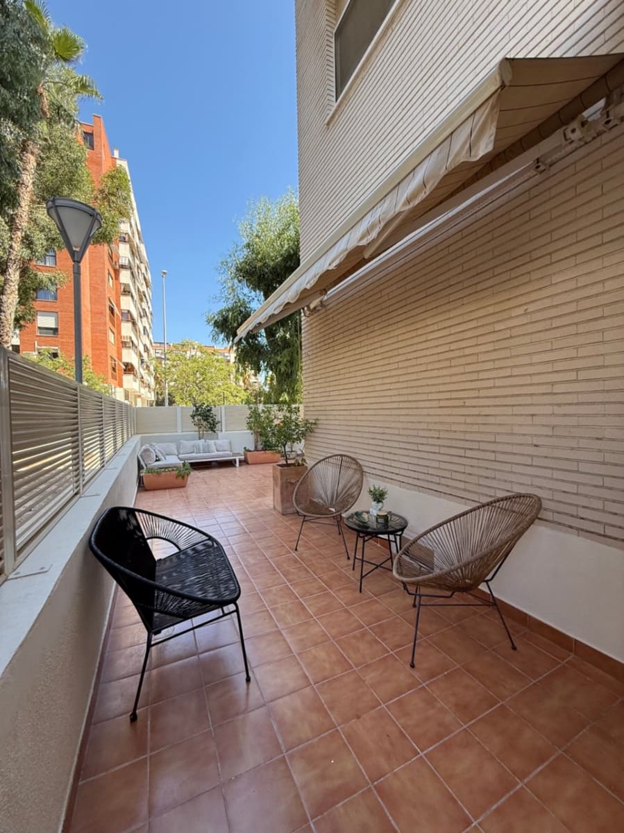 3 bedroom Apartment for rent in Alicante / Alacant city with pool garage - € 1,800 (Ref: 9231542)