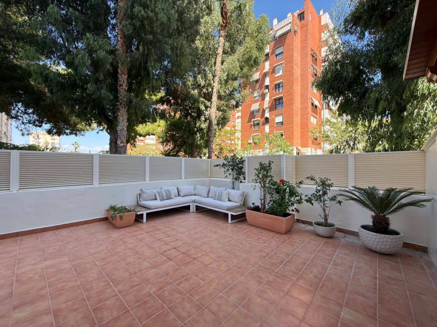 3 bedroom Apartment for rent in Alicante / Alacant city with pool garage - € 1,800 (Ref: 9231542)