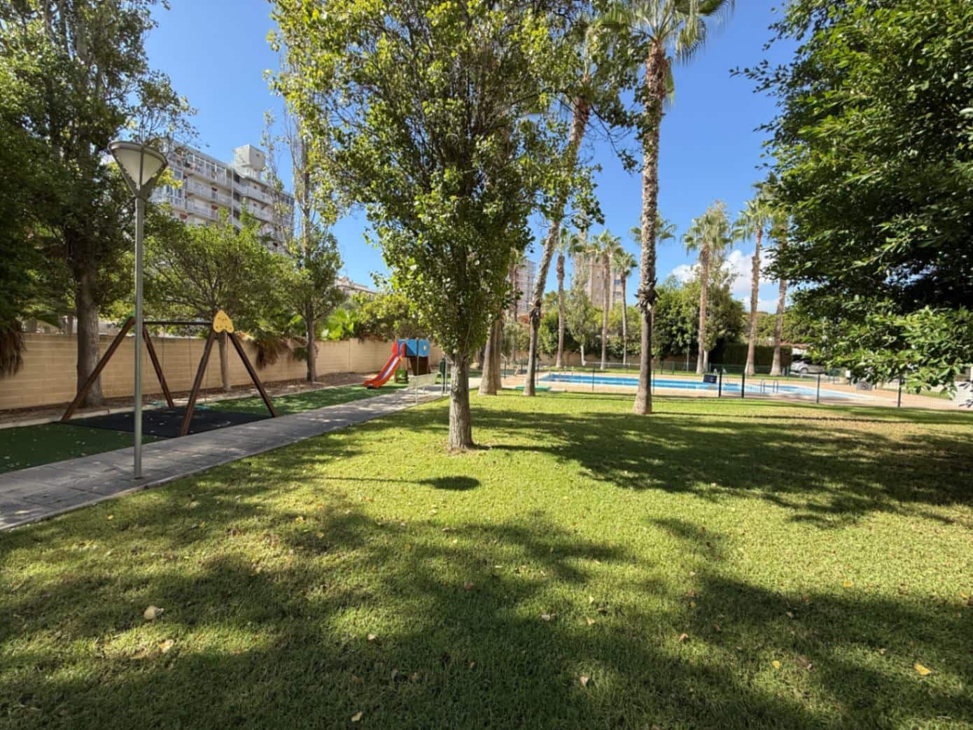 3 bedroom Apartment for rent in Alicante / Alacant city with pool garage - € 1,800 (Ref: 9231542)