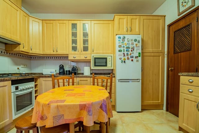 4 makuuhuone Omakotitalo vuokrattavana paikassa Altea la Vella, Altea mukana 
autotalli - 1 150 € (Ref: 9279736)