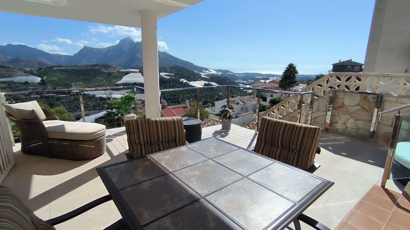 4 slaapkamer Villa te koop in Callosa d'En Sarria met zwembad garage - € 499.950 (Ref: 9294741)