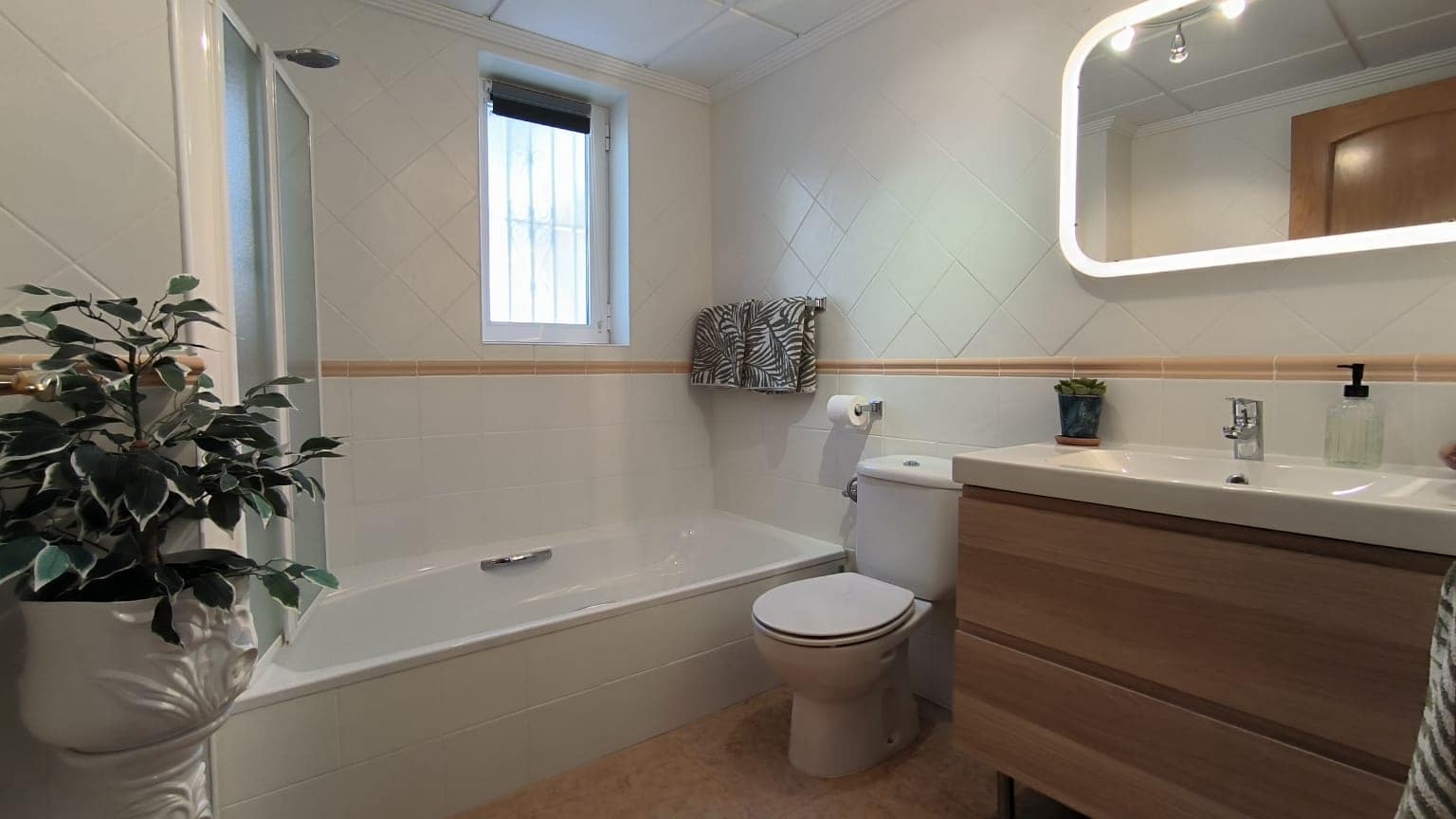 4 slaapkamer Villa te koop in Callosa d'En Sarria met zwembad garage - € 499.950 (Ref: 9294741)