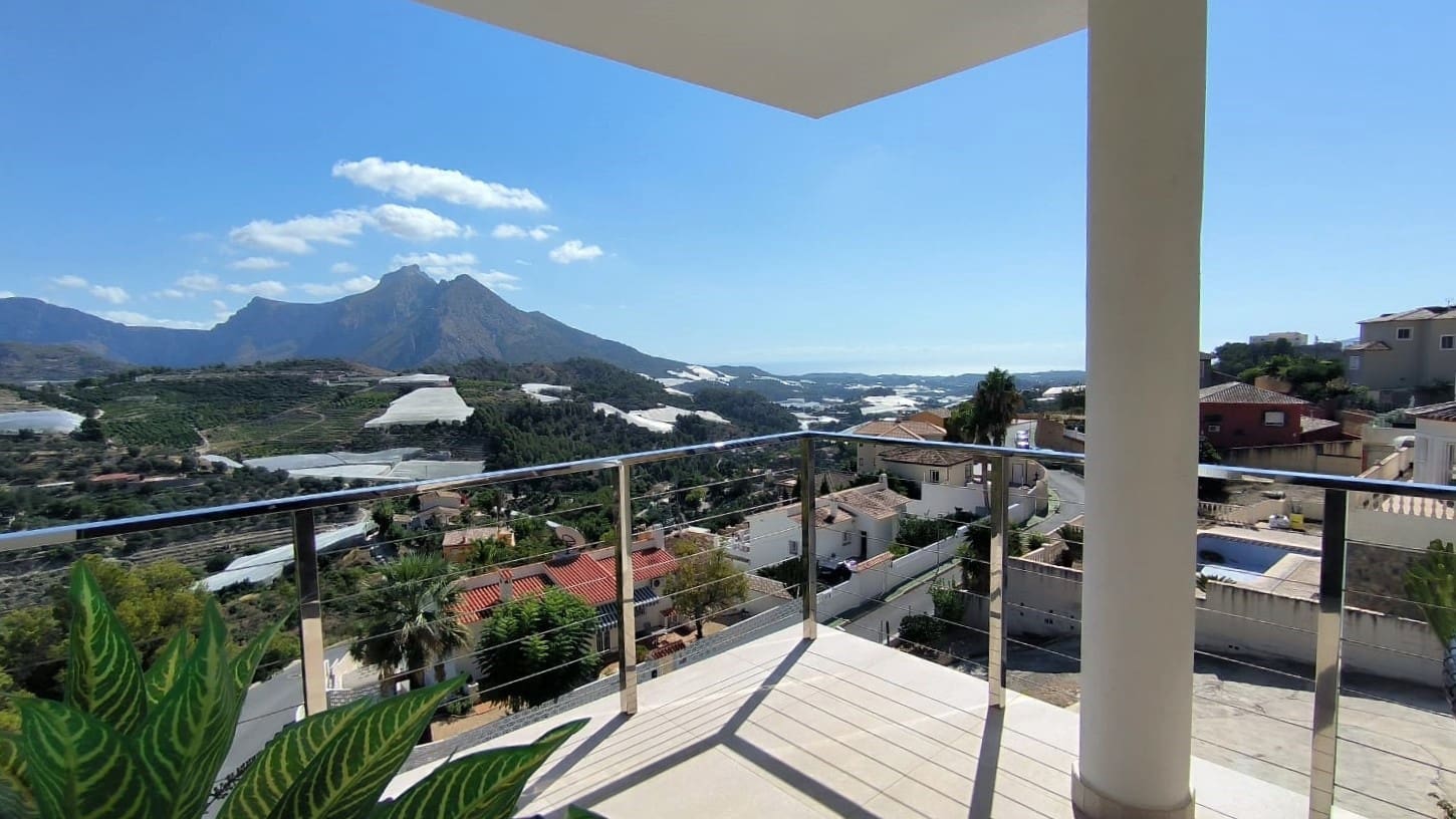 4 slaapkamer Villa te koop in Callosa d'En Sarria met zwembad garage - € 499.950 (Ref: 9294741)