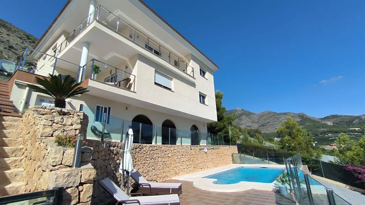 4 slaapkamer Villa te koop in Callosa d'En Sarria met zwembad garage - € 499.950 (Ref: 9294741)