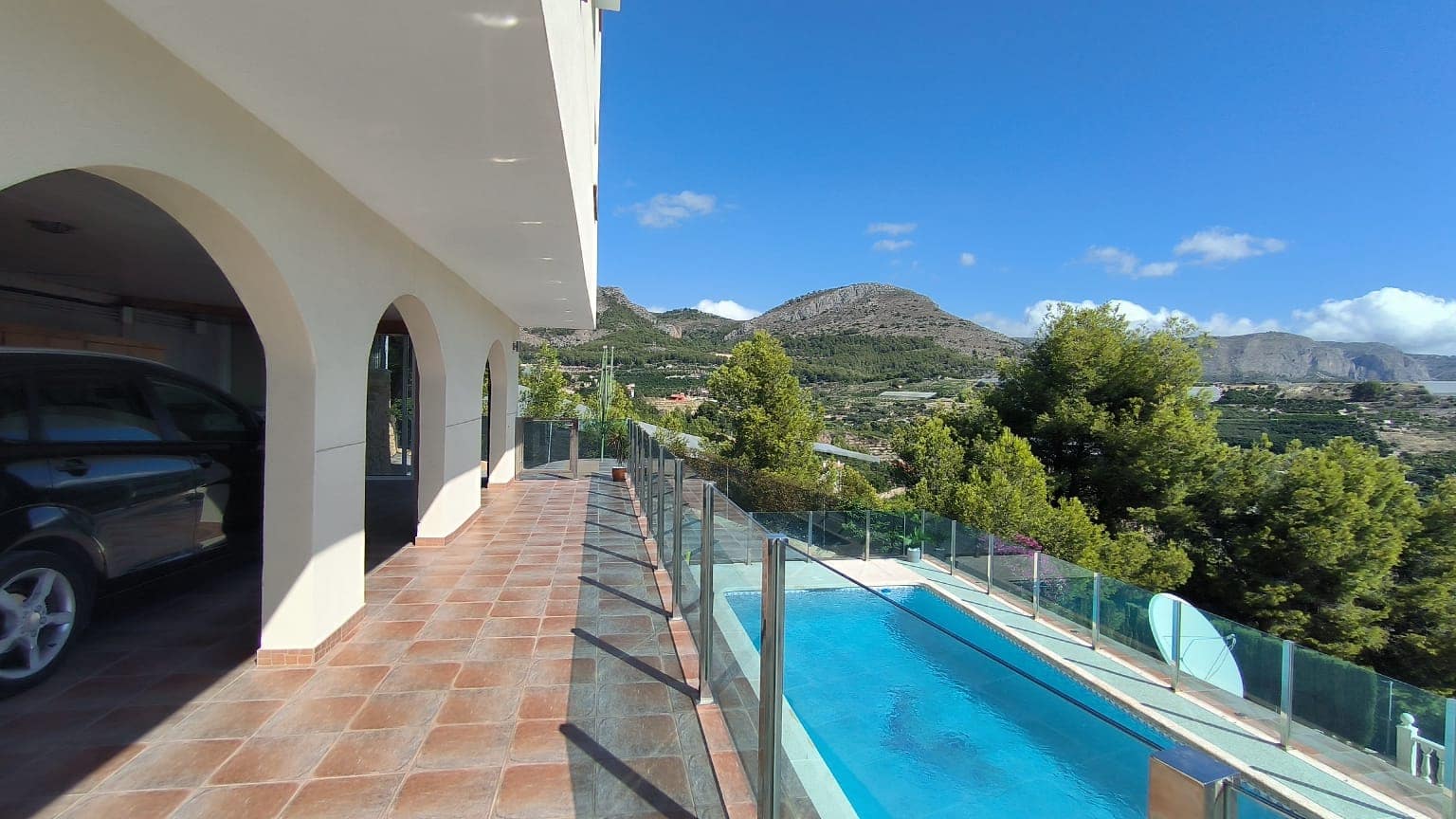 4 slaapkamer Villa te koop in Callosa d'En Sarria met zwembad garage - € 499.950 (Ref: 9294741)