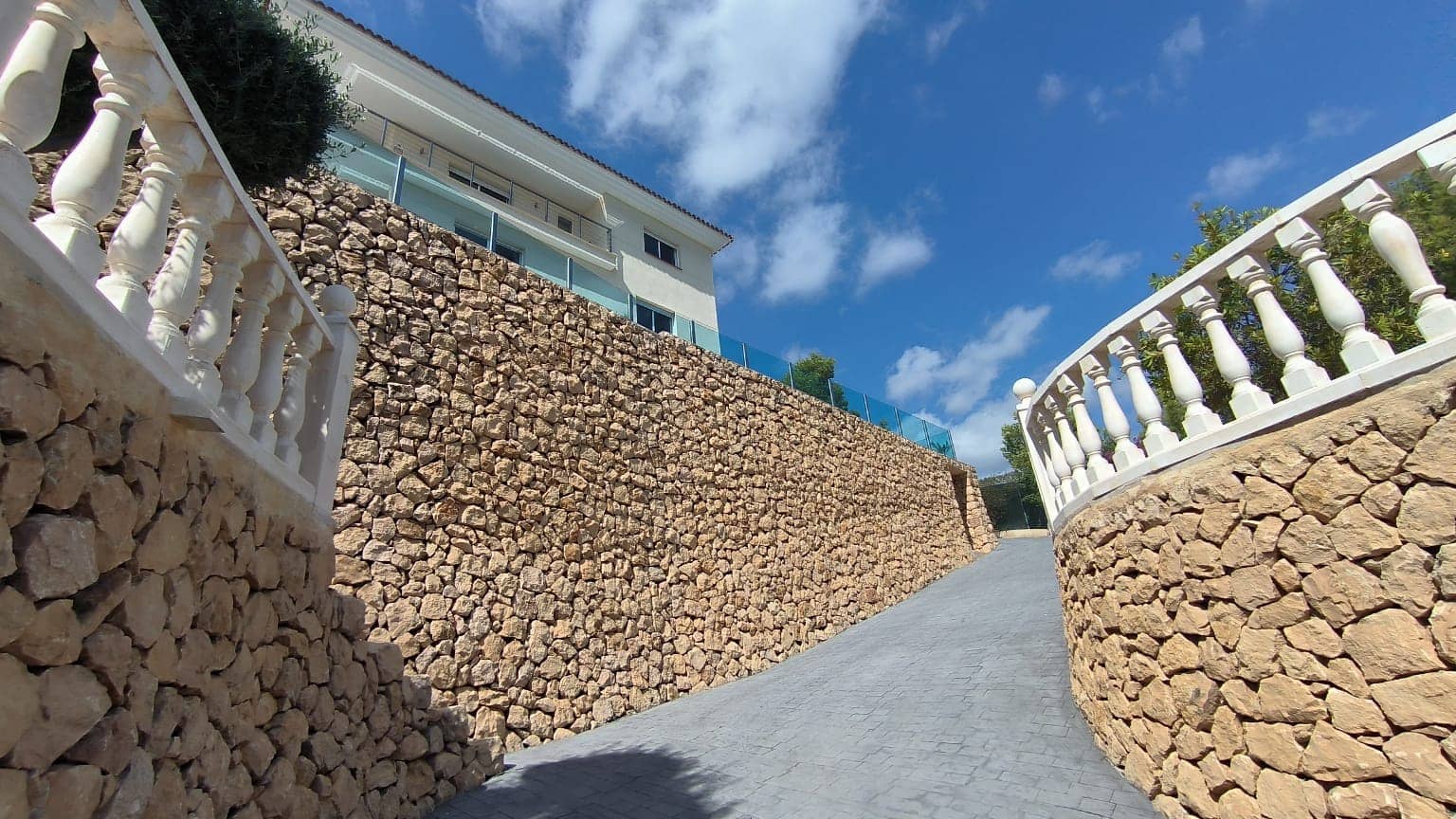 4 slaapkamer Villa te koop in Callosa d'En Sarria met zwembad garage - € 499.950 (Ref: 9294741)