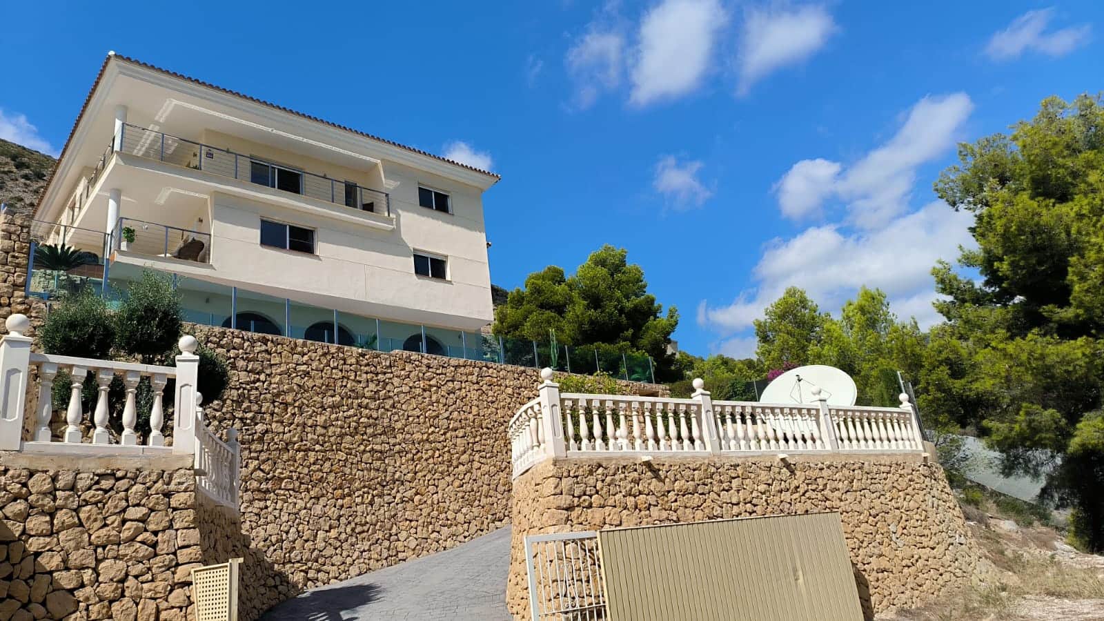 4 slaapkamer Villa te koop in Callosa d'En Sarria met zwembad garage - € 499.950 (Ref: 9294741)