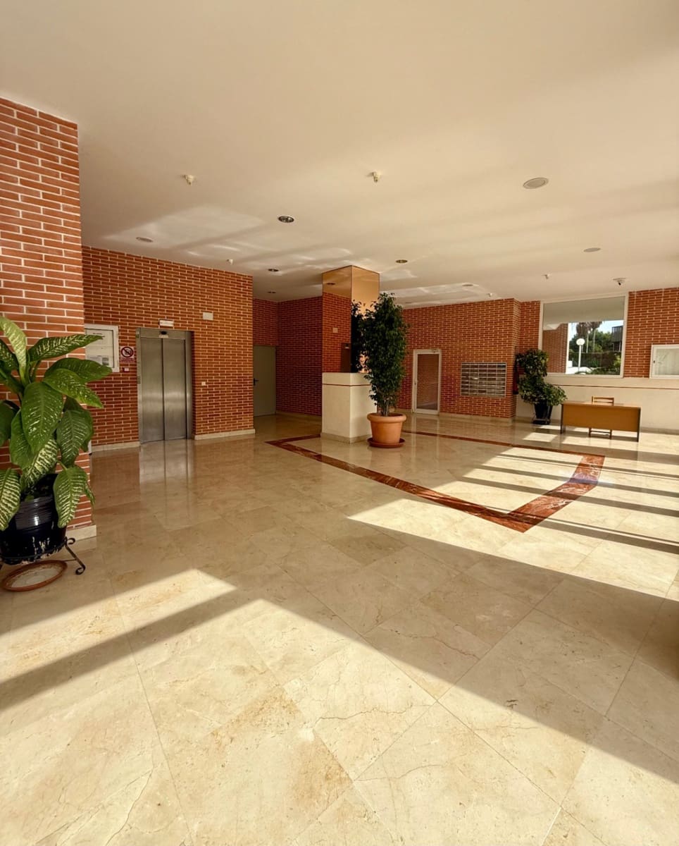 2 soverom Leilighet til salgs i Benidorm med svømmebasseng garasje - € 269 000 (Ref: 9309345)