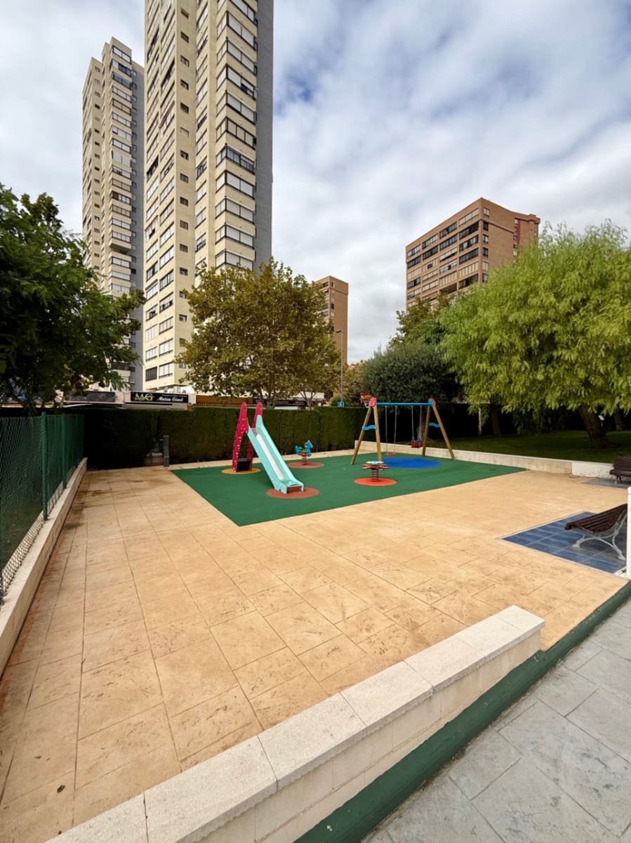 2 soverom Leilighet til salgs i Benidorm med svømmebasseng garasje - € 269 000 (Ref: 9309345)