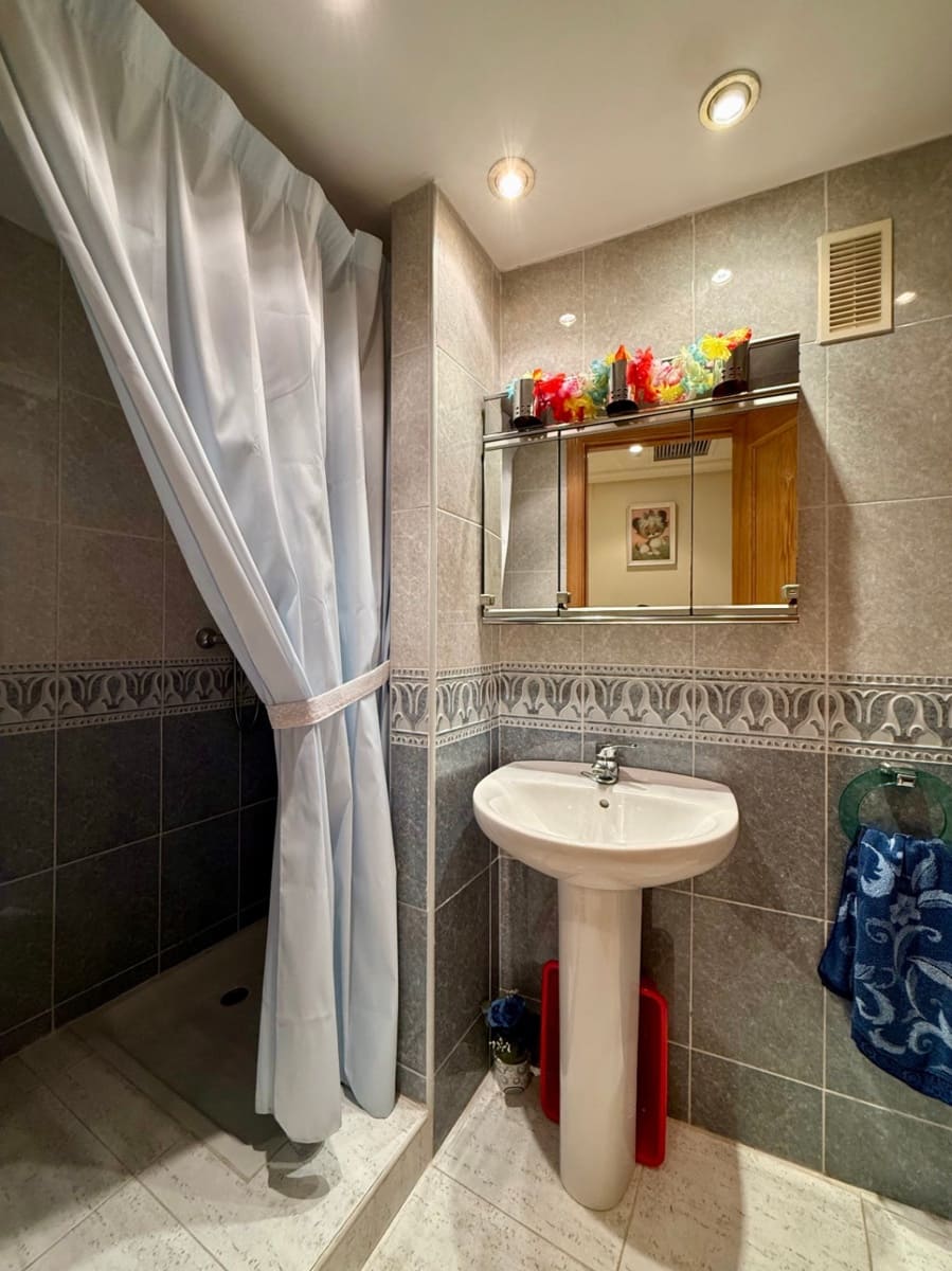 2 soverom Leilighet til salgs i Benidorm med svømmebasseng garasje - € 269 000 (Ref: 9309345)