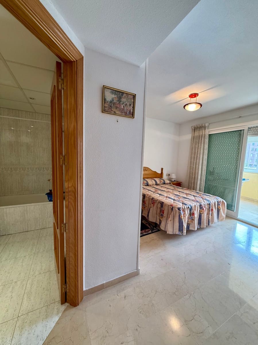 2 soverom Leilighet til salgs i Benidorm med svømmebasseng garasje - € 269 000 (Ref: 9309345)