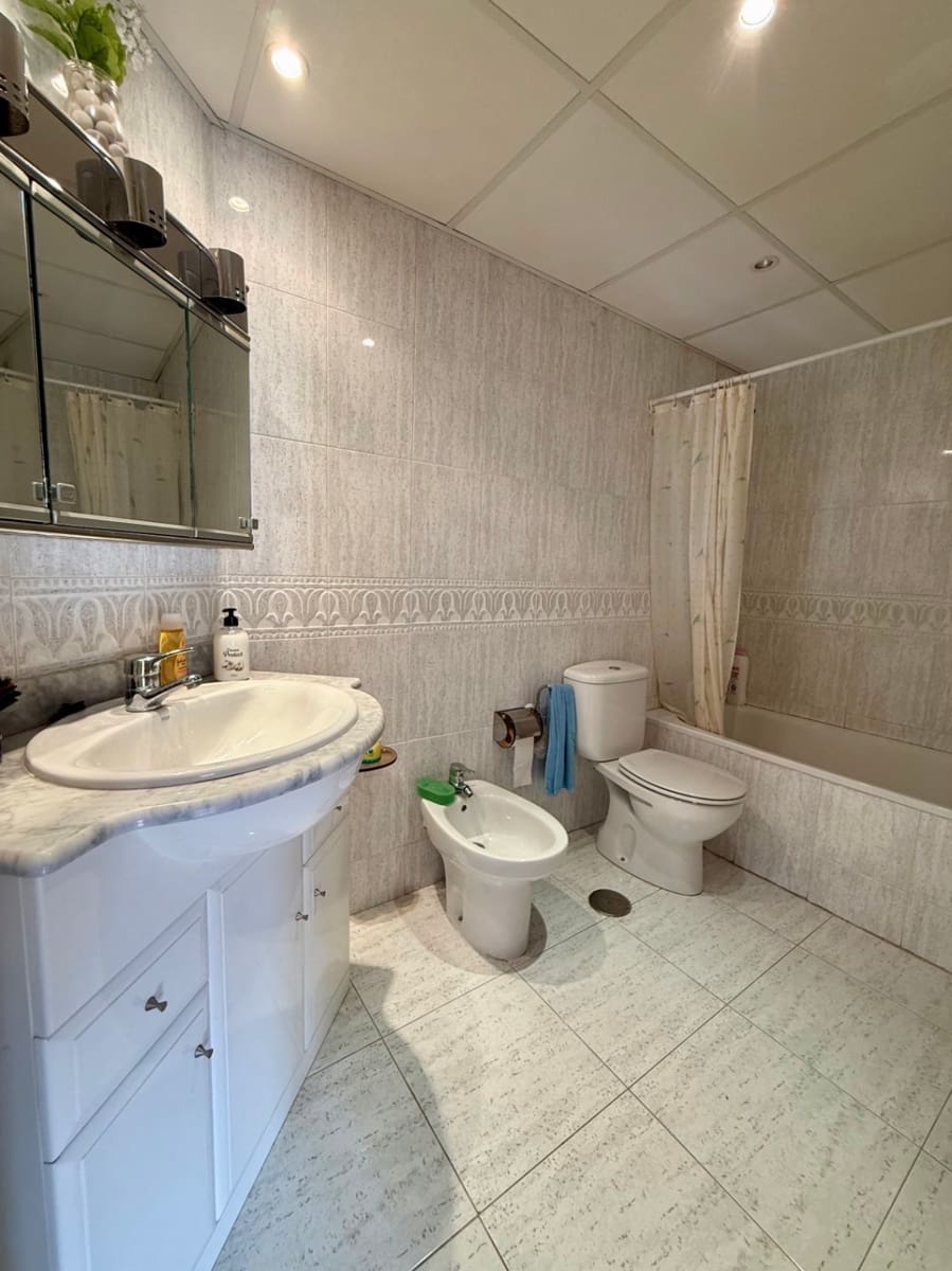 2 soverom Leilighet til salgs i Benidorm med svømmebasseng garasje - € 269 000 (Ref: 9309345)