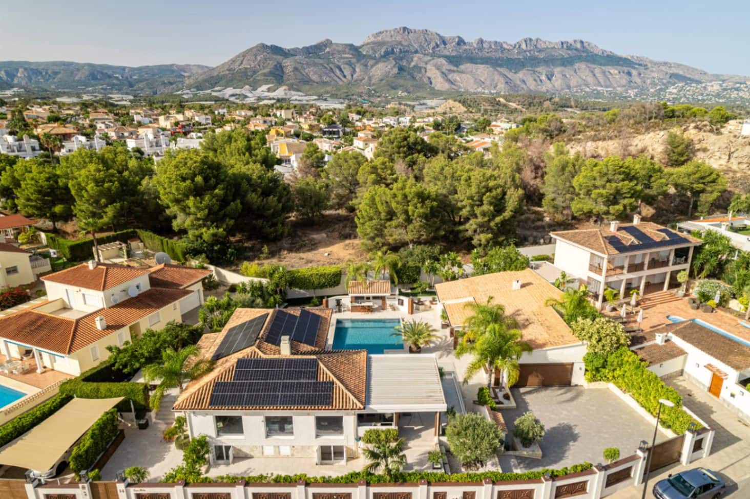 6 slaapkamer Villa te koop in La Nucia met zwembad garage - € 1.800.000 (Ref: 9337011)