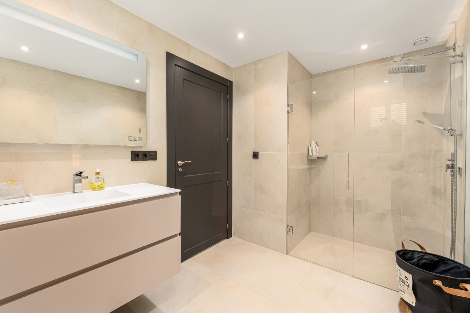 6 slaapkamer Villa te koop in La Nucia met zwembad garage - € 1.800.000 (Ref: 9337011)