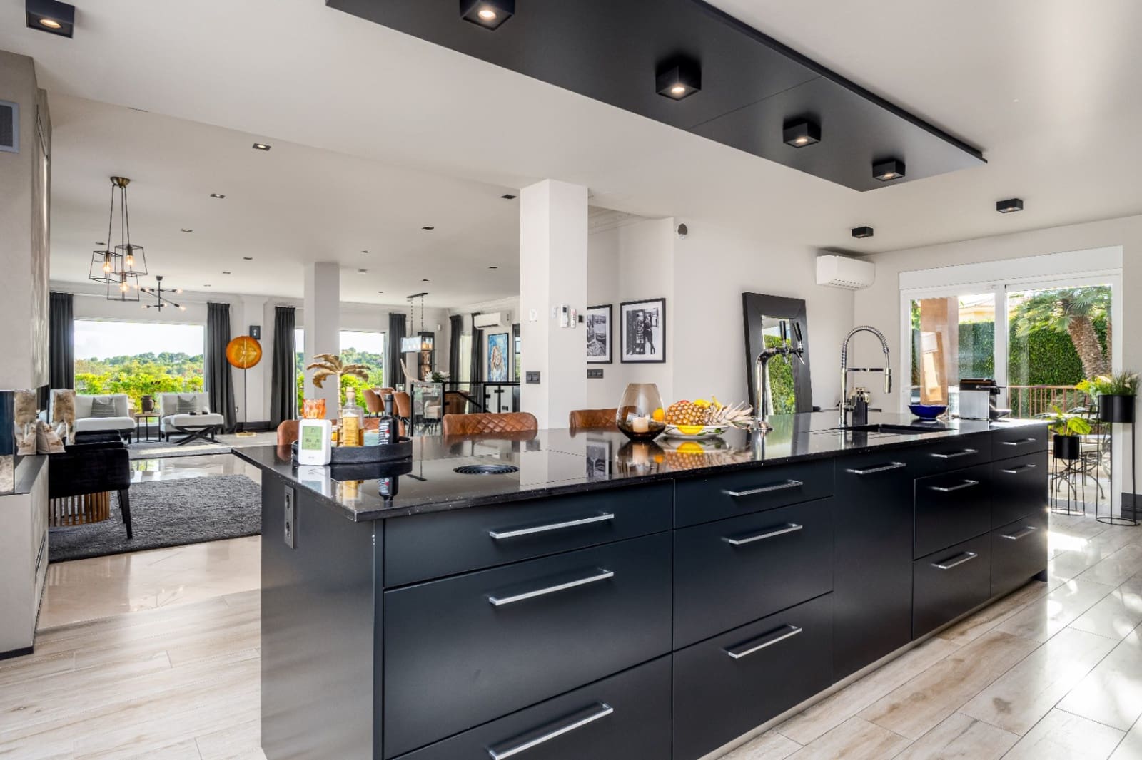 6 slaapkamer Villa te koop in La Nucia met zwembad garage - € 1.800.000 (Ref: 9337011)