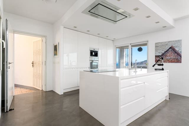 5 bedroom Villa for sale in Pueblo - Urbanizaciones, Alfaz del Pi / L'Alfàs del Pi with pool garage - € 1,350,000 (Ref: 9339150)