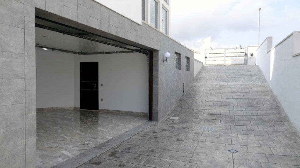 7 bedroom Villa for sale in Alfaz del Pi / L'Alfas del Pi with pool garage - € 1,250,000 (Ref: 9343582)