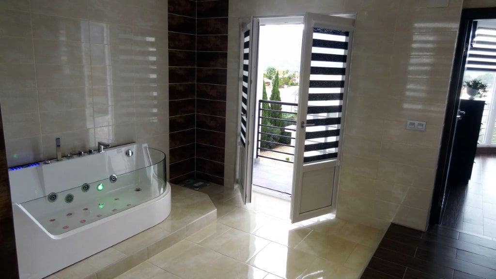 7 bedroom Villa for sale in Alfaz del Pi / L'Alfas del Pi with pool garage - € 1,250,000 (Ref: 9343582)