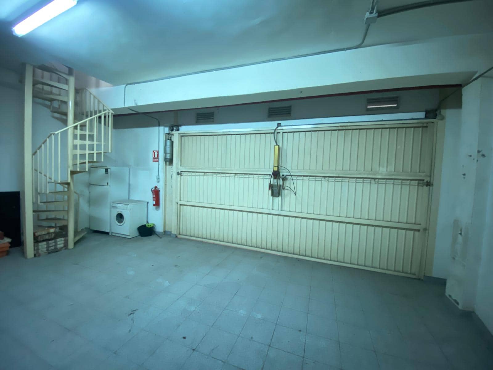 Comercial para venda em Benidorm com garagem - 425 000 € (Ref: 9369078)
