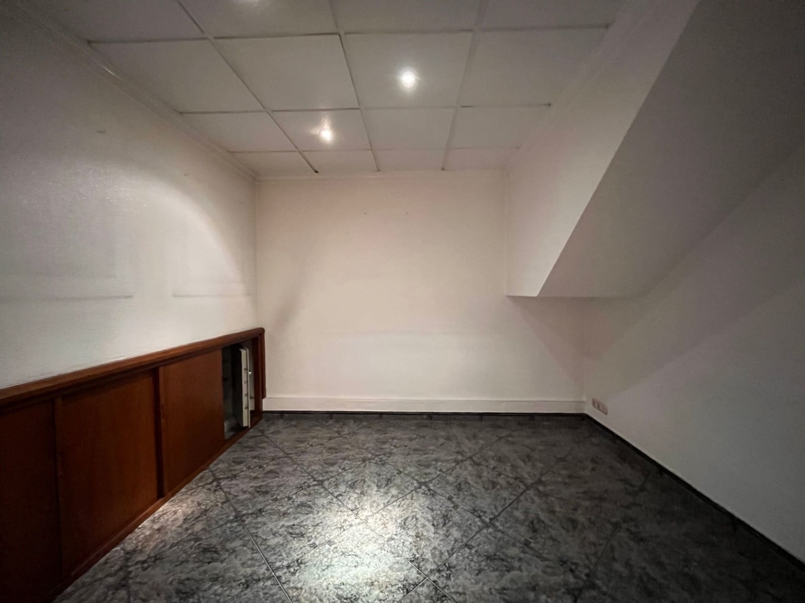 Gewerbe zu verkaufen in Benidorm mit Garage - 425.000 € (Ref: 9369078)