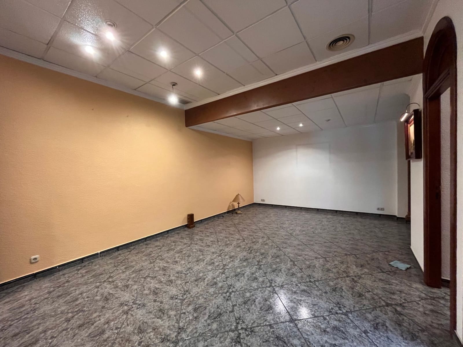 Gewerbe zu verkaufen in Benidorm mit Garage - 425.000 € (Ref: 9369078)