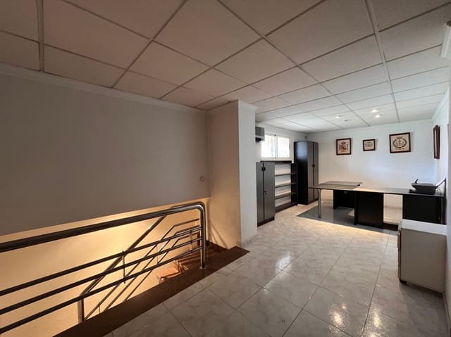 Comercial para venda em Levante Alto, Benidorm com garagem - 425 000 € (Ref: 9369078)