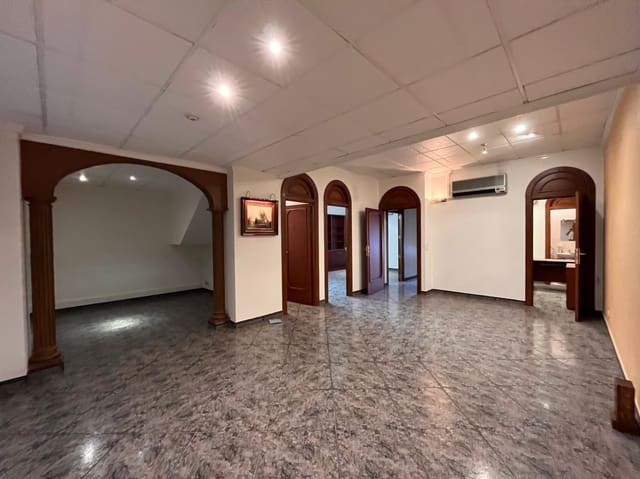 Comercial para venda em Levante Alto, Benidorm com garagem - 425 000 € (Ref: 9369078)