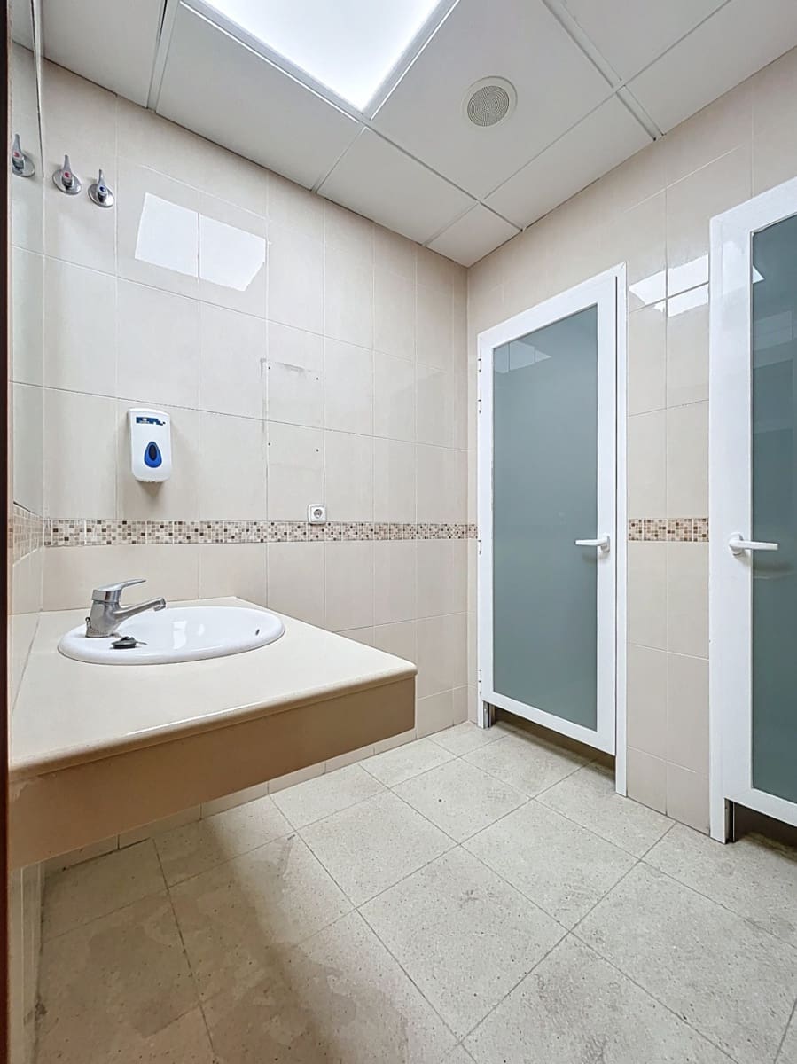 Commercieel te koop in La Nucia - € 250.500 (Ref: 9369301)