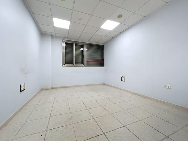 Commercial for sale in La Nucia Pueblo  , La Nucia - € 250,500 (Ref: 9369301)