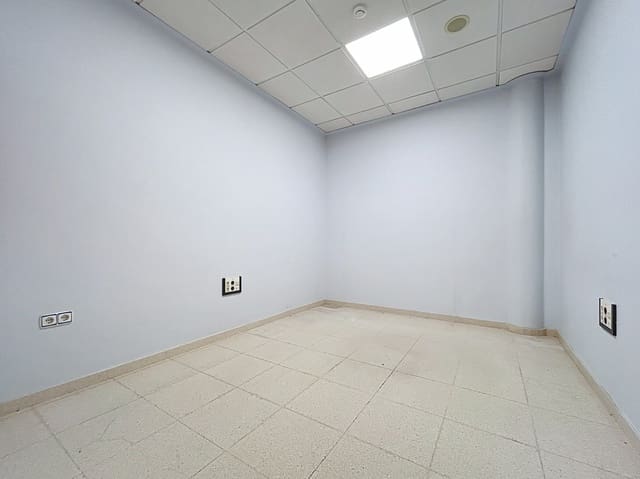 Commercial for sale in La Nucia Pueblo  , La Nucia - € 250,500 (Ref: 9369301)