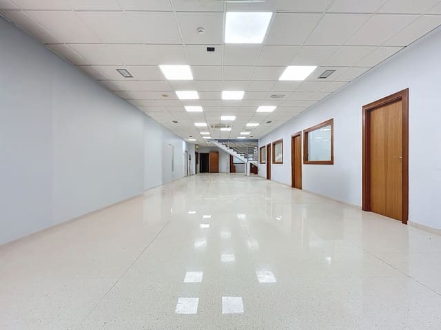 Commercial for sale in La Nucia Pueblo  , La Nucia - € 250,500 (Ref: 9369301)