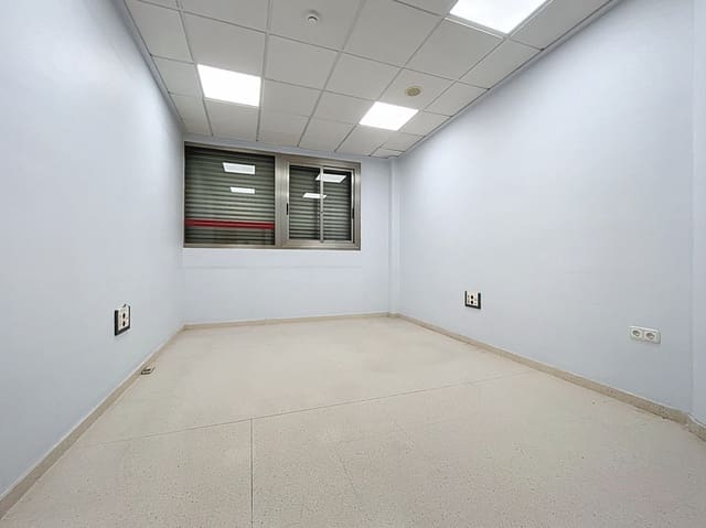 Commercial for sale in La Nucia Pueblo  , La Nucia - € 250,500 (Ref: 9369301)